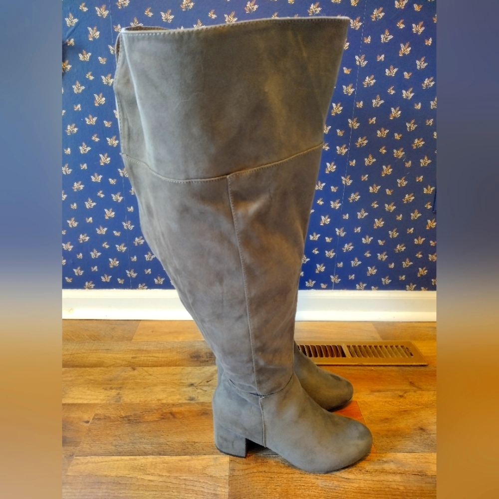 Torrid 8.5 Xtra Wide Grey Suede Knee-high Boots